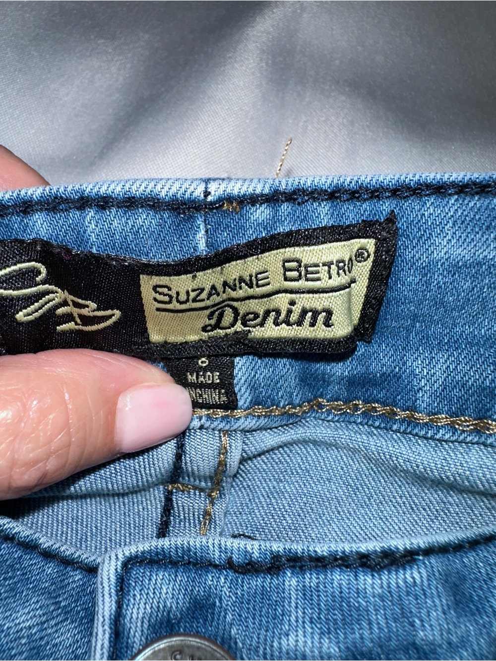 Suzanne Betro Light Blue Distressed Women’s Jeans size 8 skinny - Picture 3 of 7